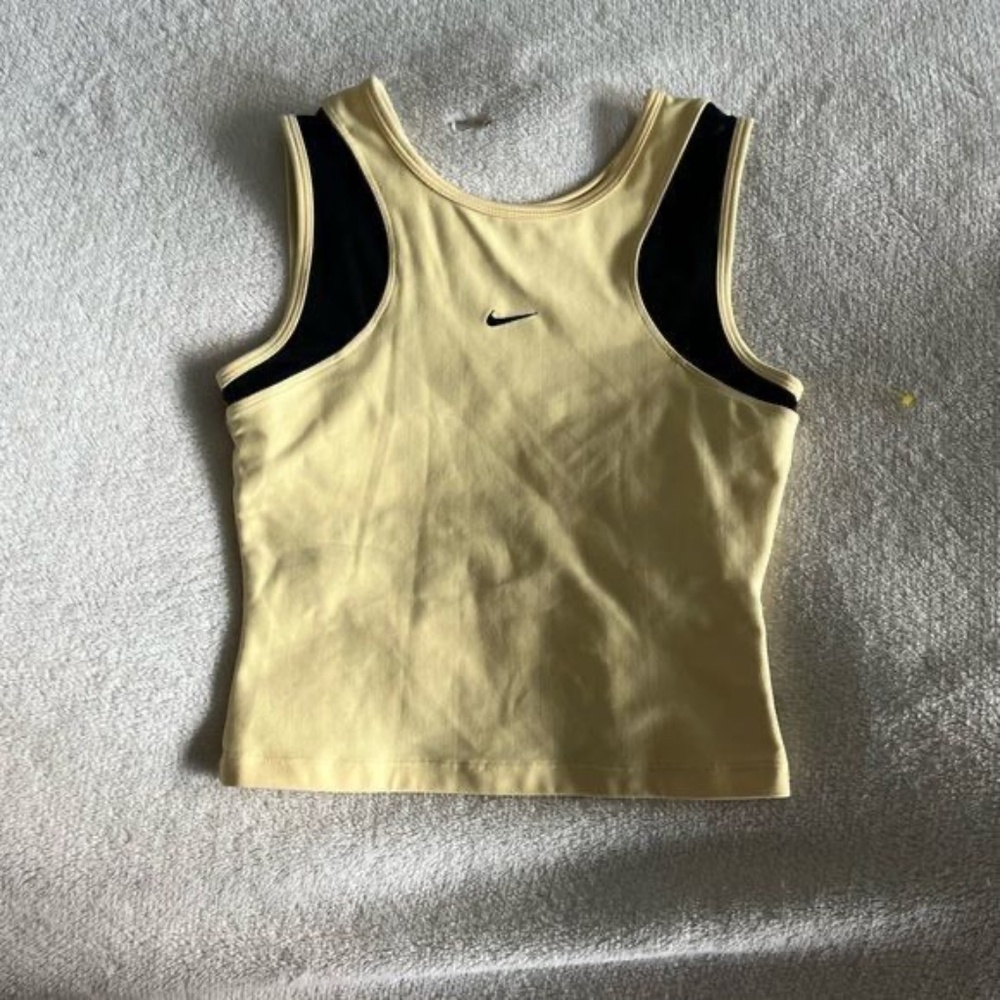 IN SEARCH OF! this exact Nike tank in size L